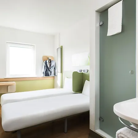 Hotel Ibis Budget Leeds Centre Crown Point Road Leeds (West Yorkshire)