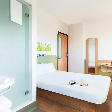 Hotel Ibis Budget Leeds Centre Crown Point Road 2*