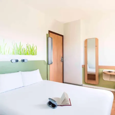 Hotel Ibis Budget Leeds Centre Crown Point Road Leeds (West Yorkshire)