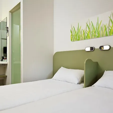 Ibis Budget Leeds Centre Crown Point Road Hotel 2*