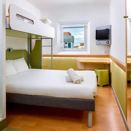 Ibis Budget Leeds Centre Crown Point Road Hotel 2*