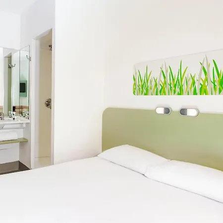 Ibis Budget Leeds Centre Crown Point Road Hotel 2*
